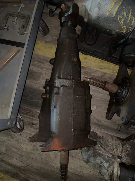 GM Saginaw Manual Transmission Assembly Casting 463011 DB2419