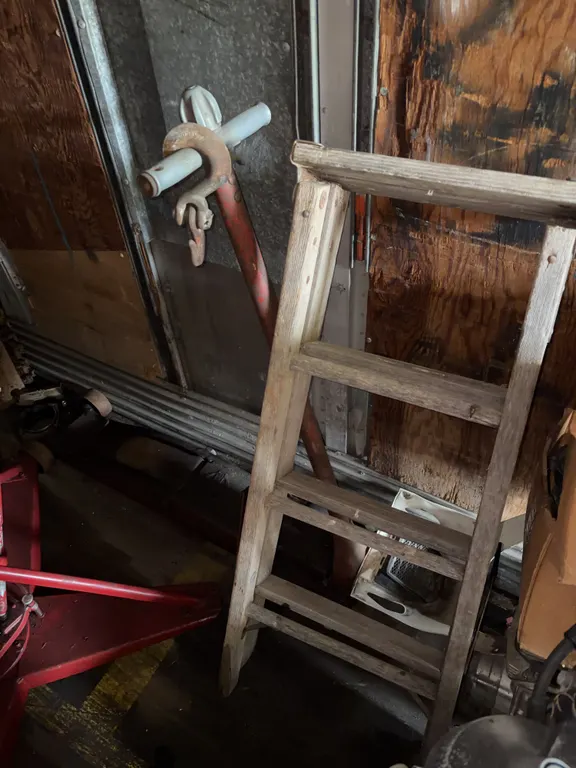 Blackhawk Hydraulic Floor Jack with Wooden Step Ladder