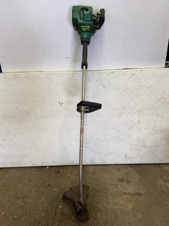 Weed Eater FeatherLite Gas Powered String Trimmer Lawn Edger