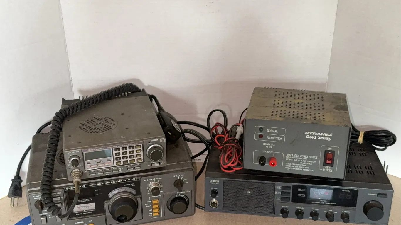 Kenwood R-1000 Receiver TR-7950 Transceiver Uniden CB Radio Pyramid Power Supply
