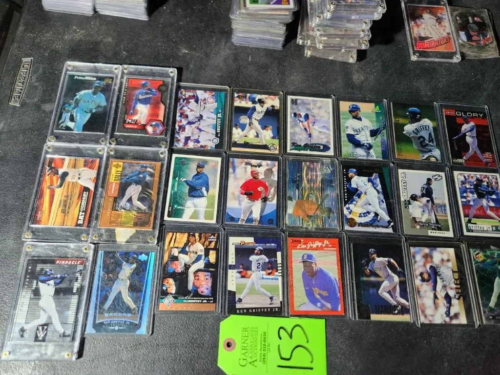 24 Ken Griffey Jr. Baseball Cards