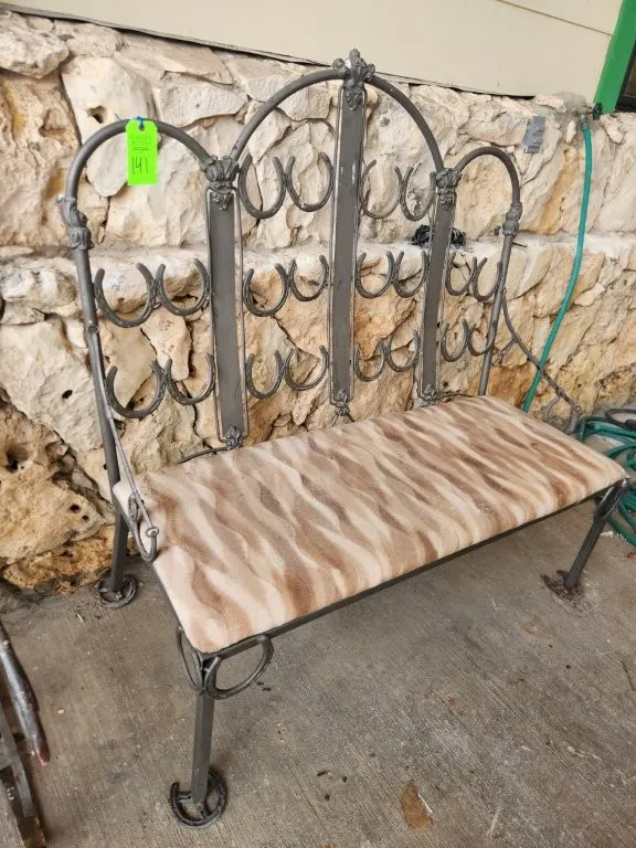 Horseshoe Bench