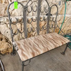 Horseshoe Bench