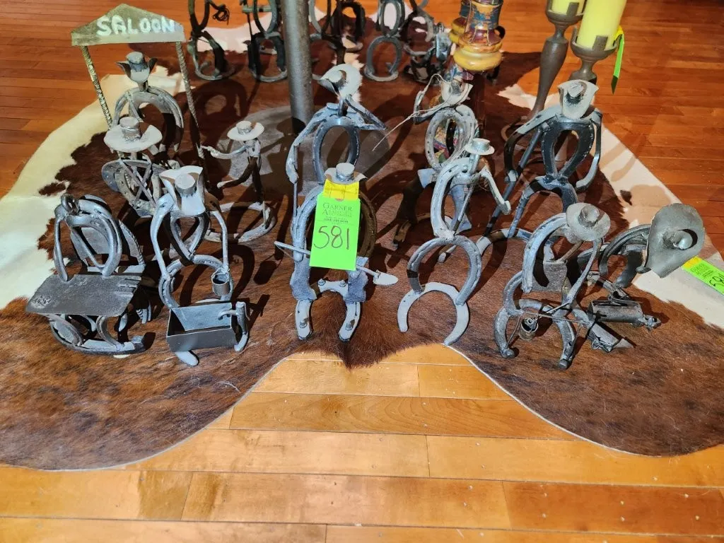 10 Horseshoe Western Figurines
