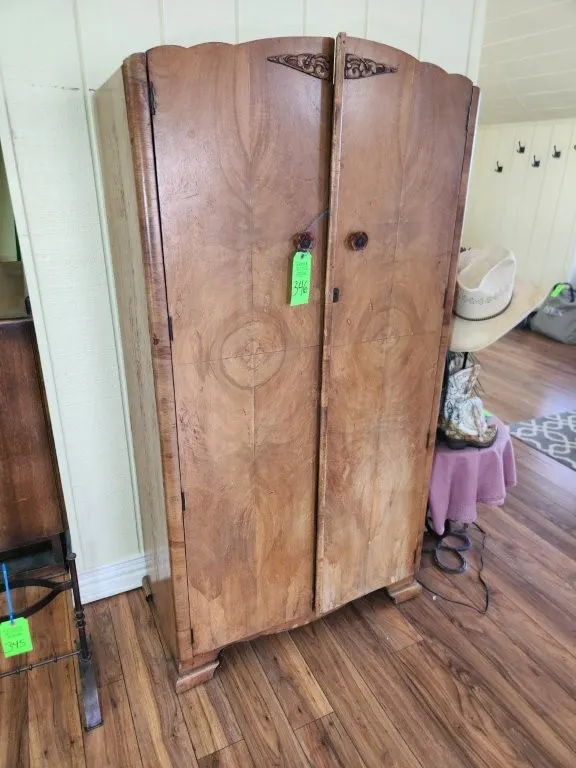 Armoire