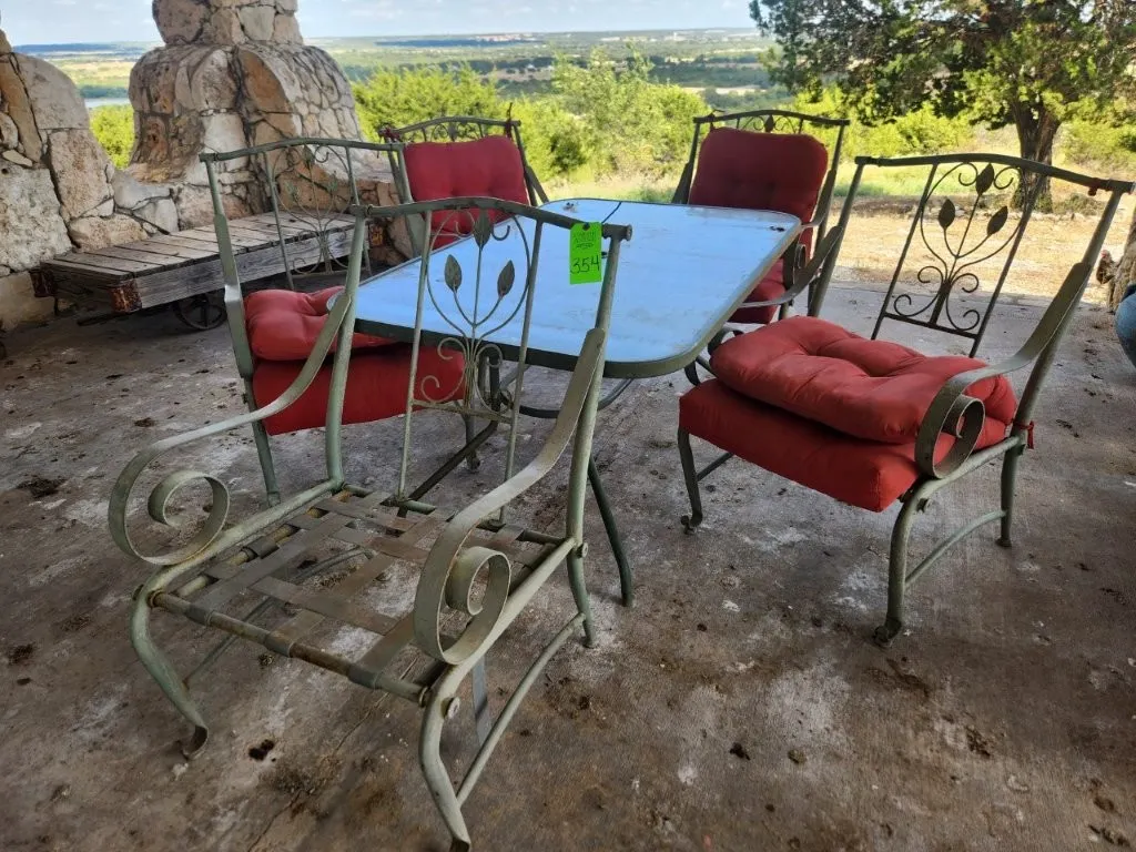 Patio Table & 5 Chairs