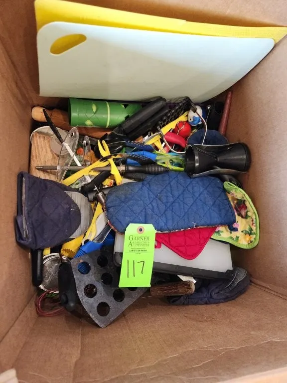 Misc. Kitchen Items in Box
