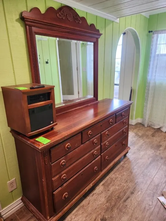 Dresser & Mirror