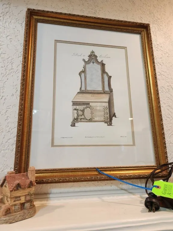 Hanging Picture & Decor
