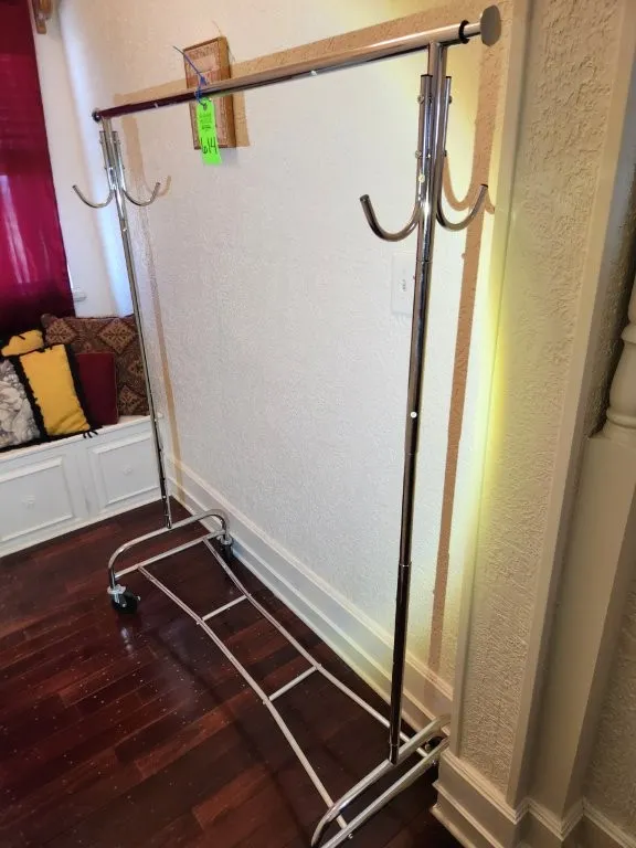 Rolling Clothes Rackets