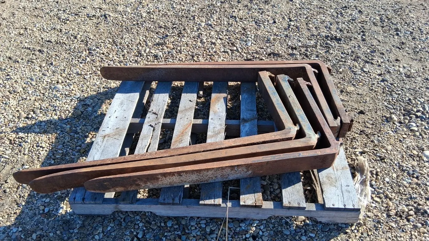 2- 42" Pallet Forks
3- 48" Pallet Forks