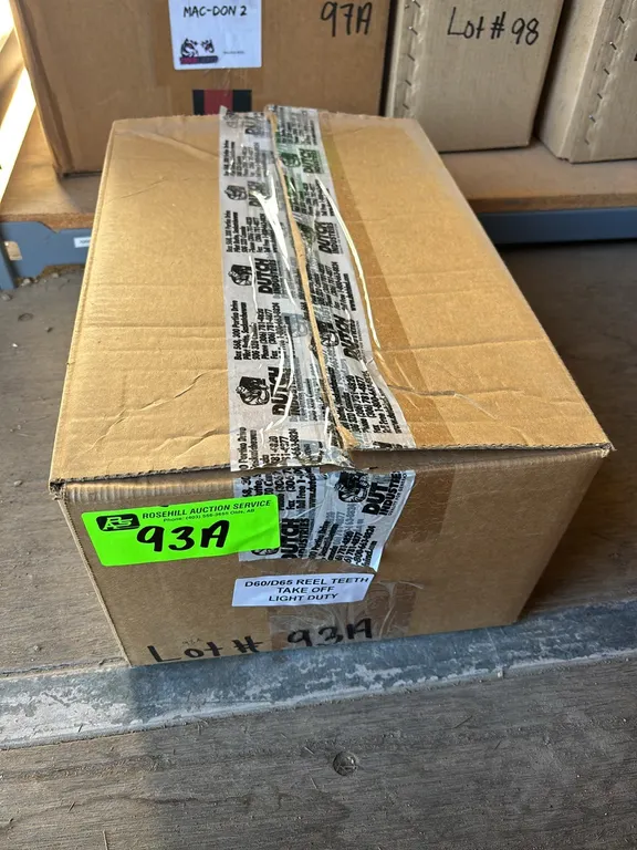 Box with MacDon D60/D65 Reel Teeth Take Off Light Duty