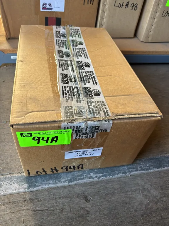 Box with MacDon D60/D65 Reel Teeth Take Off Light Duty