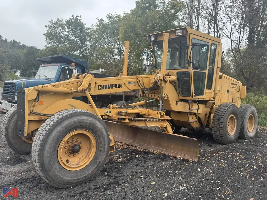 1997 Champion 720AVHP Grader