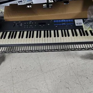 Kurzweil Sp4-7 76-Key Stage Piano with Keyboard and AC Adapter