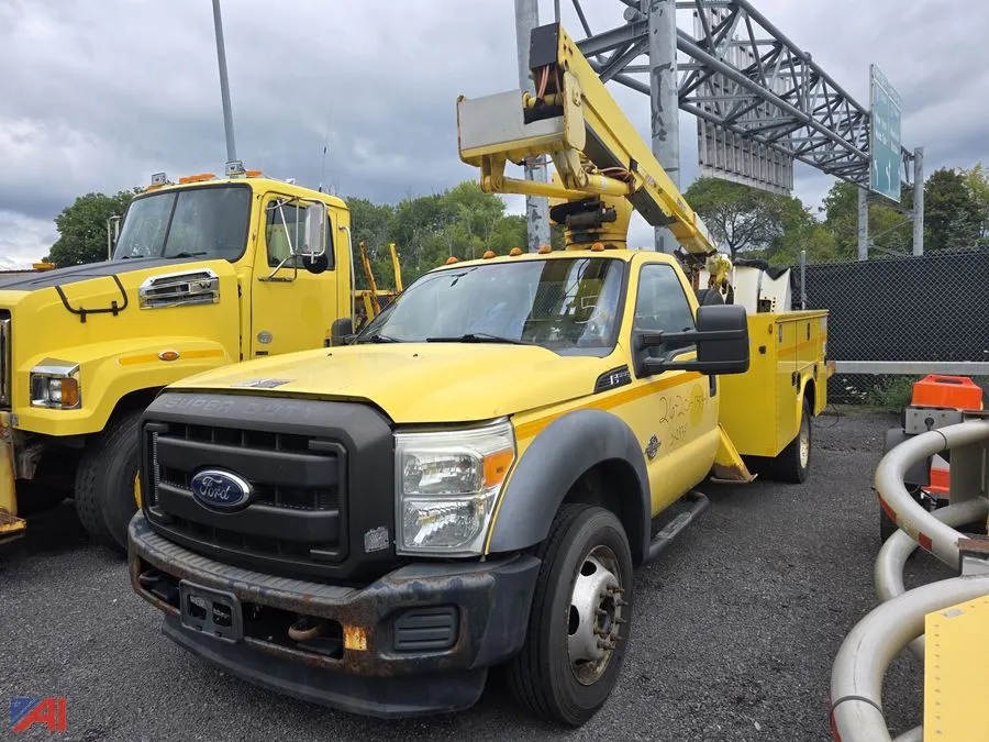 (#5)(26-20-0474-V) 2011 Ford F-550 Super Duty Aerial Bucket Truck