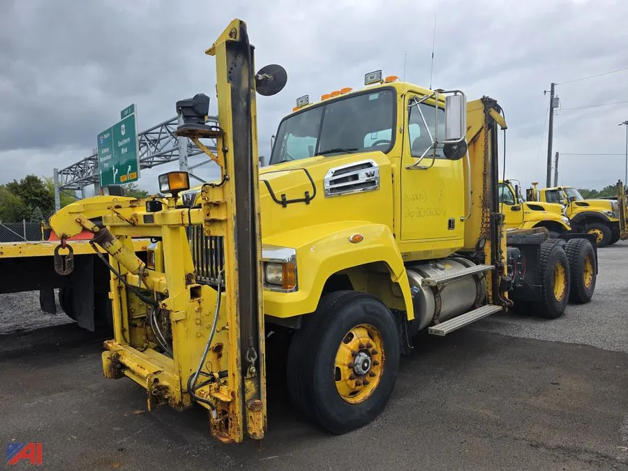 (#9)(26-20-0630-V) 2015 Western Star 4700 SF Cab & Chassis