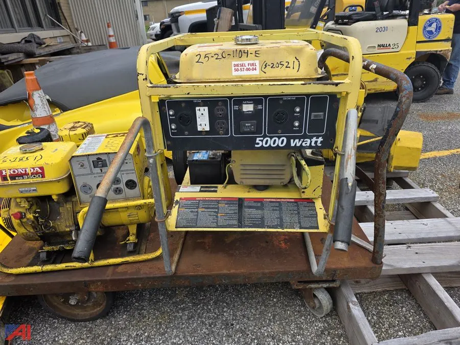 (#10)(25-20-1104-E) 5000W Portable Generator