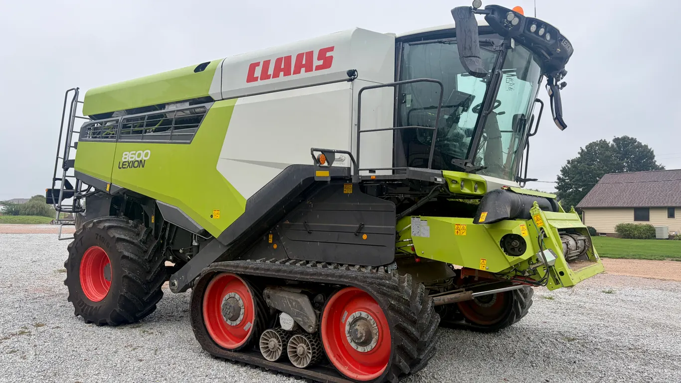 2023 Claas 8600TT Combine