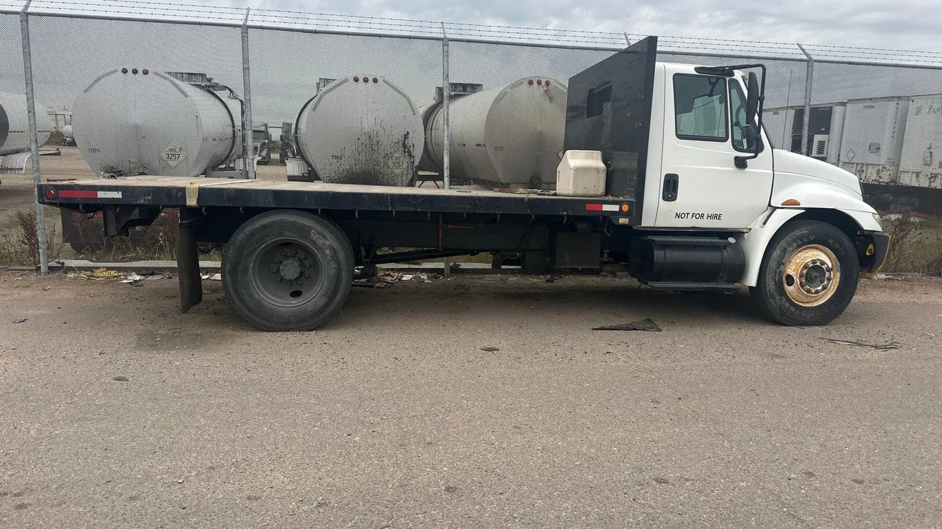2005 INTL 4300 TK 1HTMMAAL75H105571