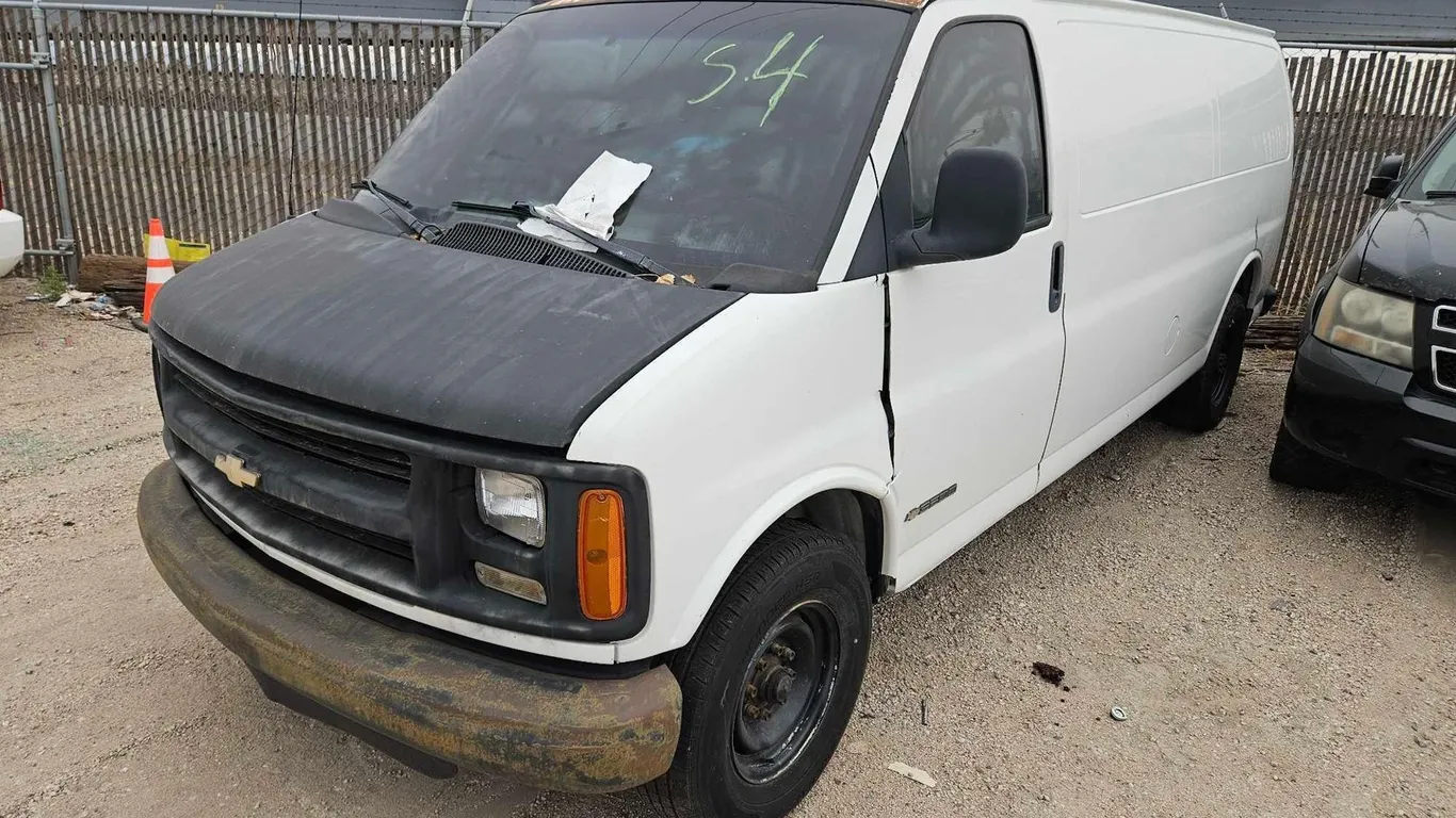 2000 CHEV EXPRESS VN 1GCHG39R9Y1145447