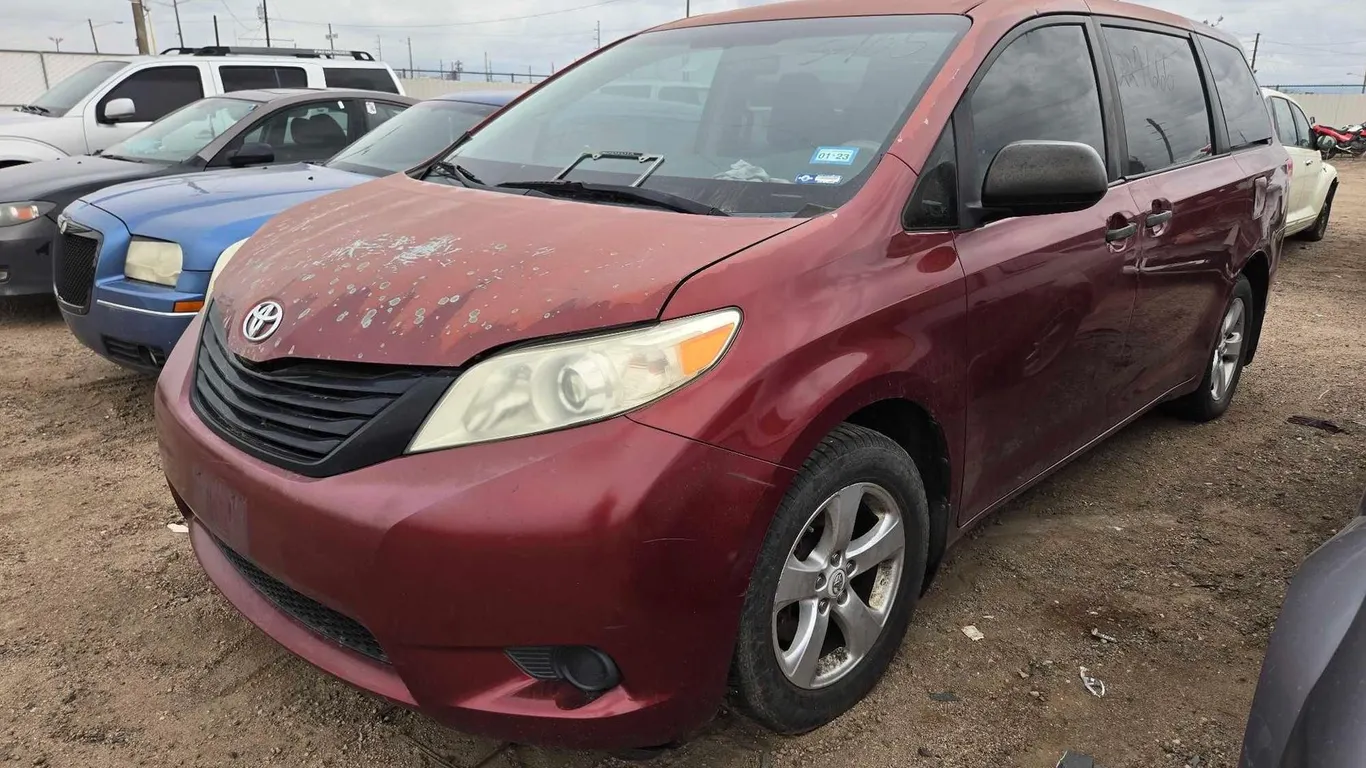 2011 TOYT SIENNA PV 5TDKA3DC0BS008563