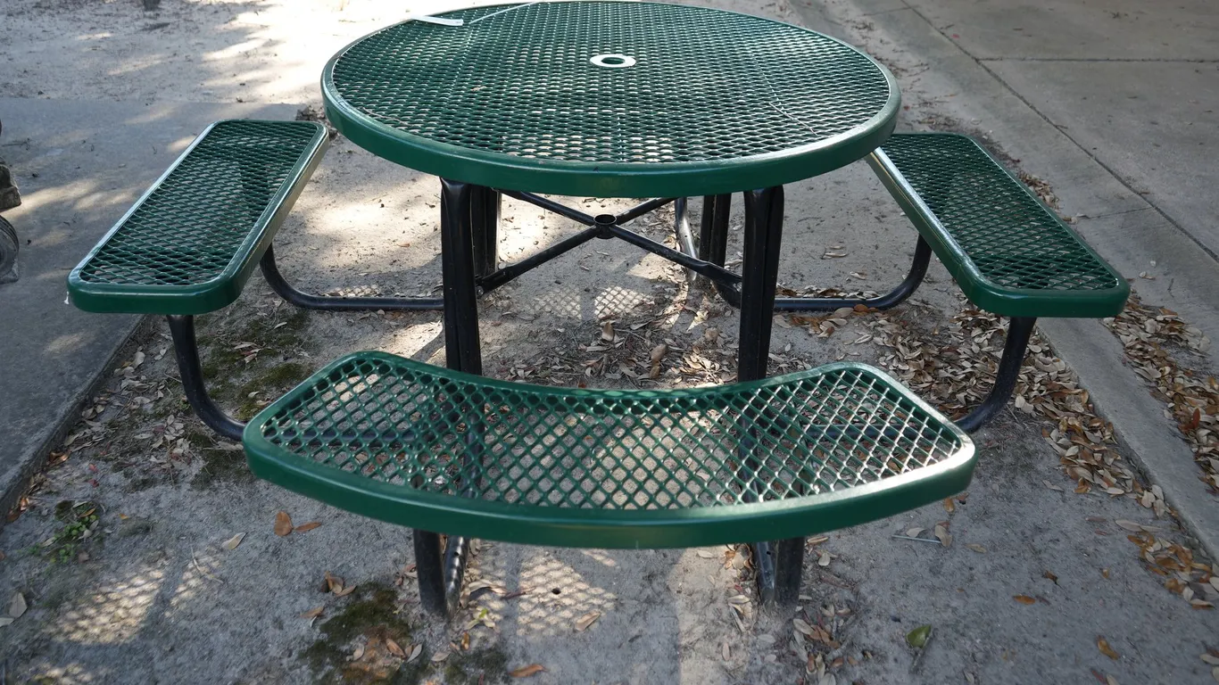 Round Picnic Table