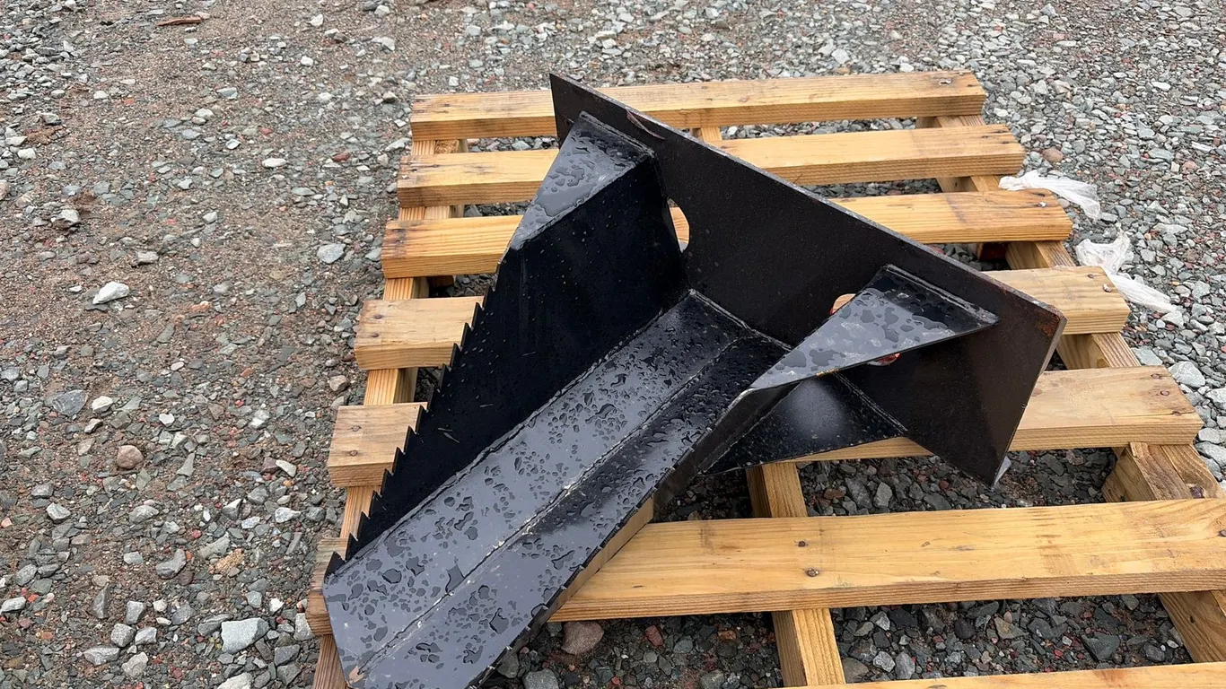 Unused Kit Containers Mini Skid Steer Stump Bucket