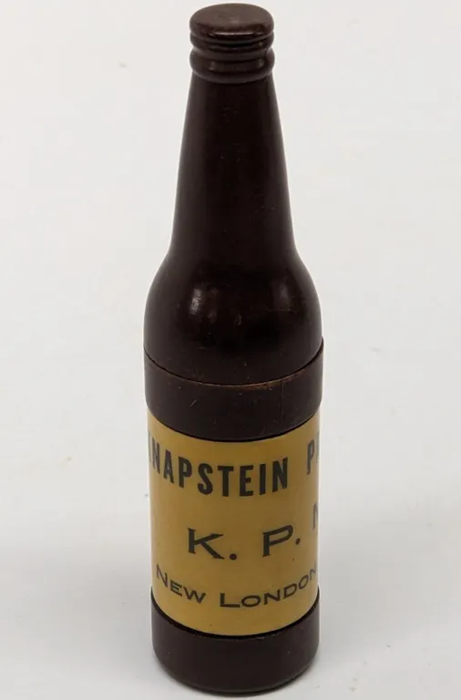 KNAPSTEIN PRODUCTS K.P. MALT NEW LONDON WISCONSIN BEER BOTTLE SHAPED CIGARETTE LIGHTER