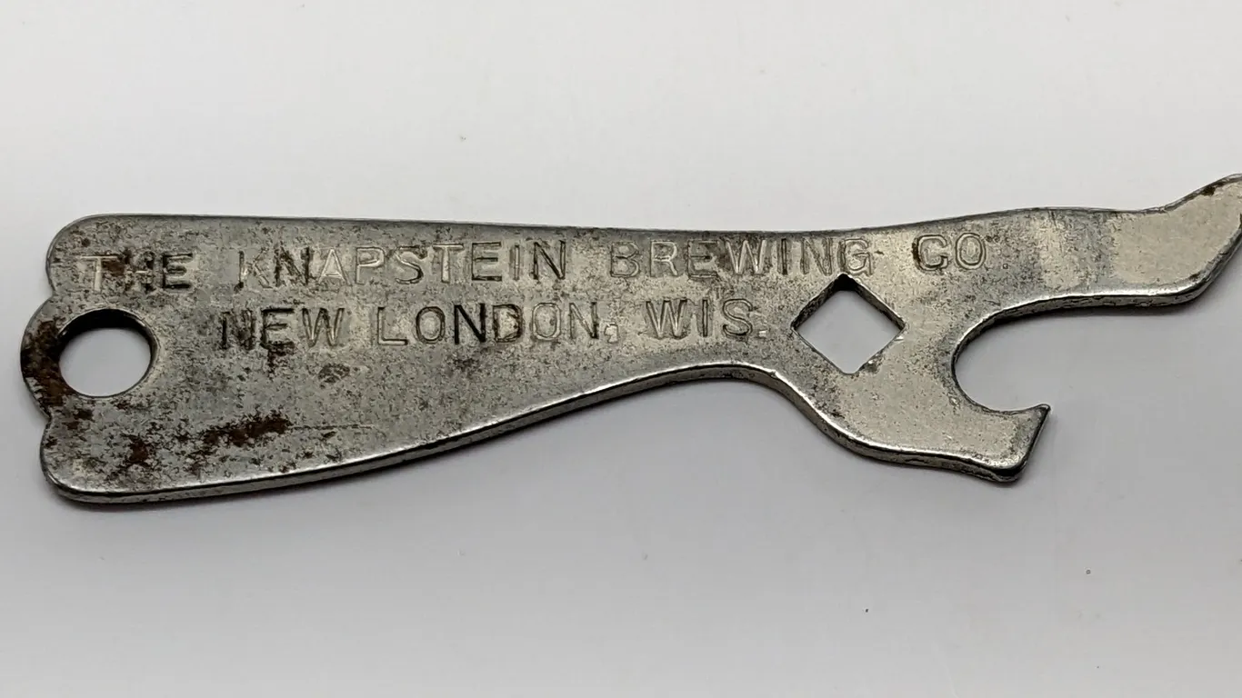 THE KNAPSTEIN BREWING CO NEW LONDON WISCONSIN LADIES LEG BEER BOTTLE OPENER