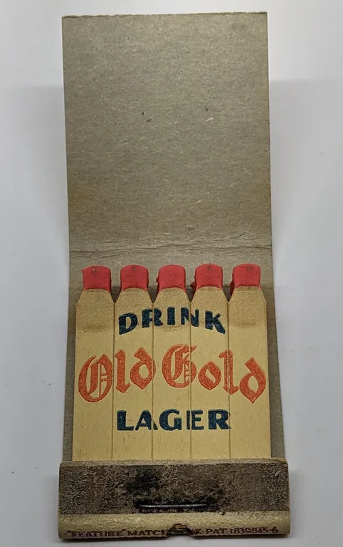 FEATURE MATCHBOOK OLD GOLD LAGER BEER REEDSBURG WISCONSIN (THE GREEN TAVERN HUB CITY WIS)