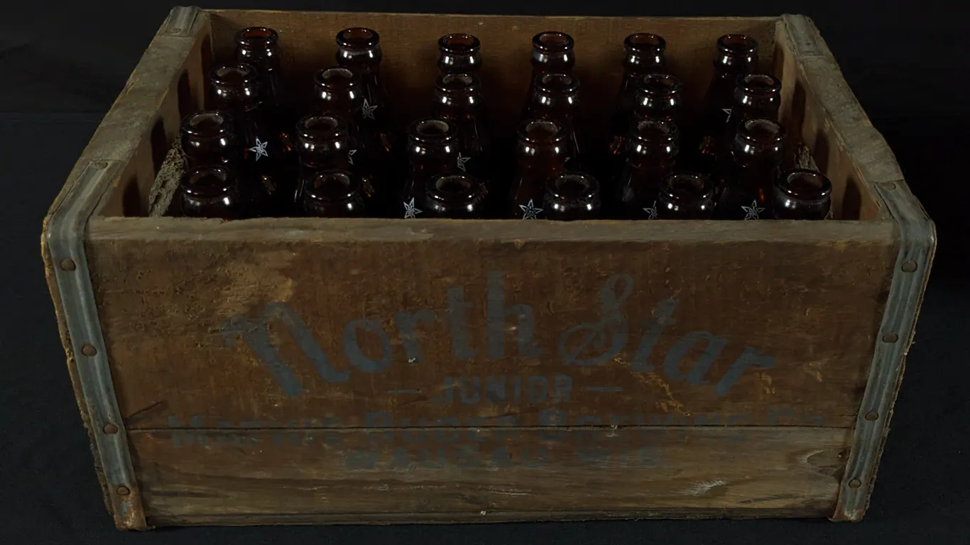 FULL WOOD CASE OF 24 IRTP ACL 7oz BOTTLES NORTH STAR JUNIOR LAGER BEER WAUSAU WISCONSIN