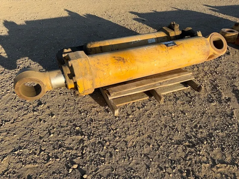 (2) Hydraulic Cylinders for 992C Cat