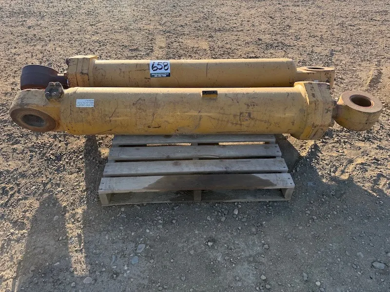 (2) High Lift Hydraulic Cylinders for 992C Cat