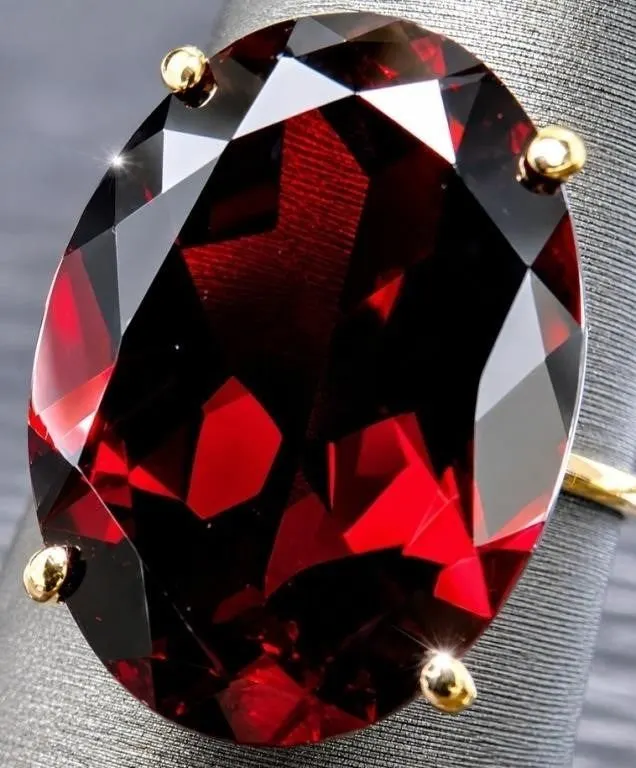10K(3.4G), GARNET (10CT)RING, SIZE 5, SUGGESTED RETAIL VALUE $2400
