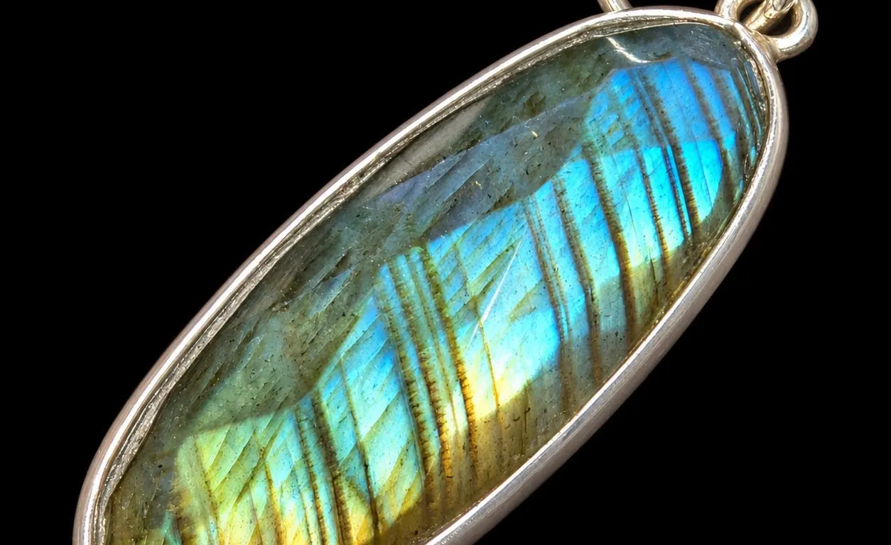 SILVER(2.45G), LABRADORITE PENDANT SUGGESTED RETAIL VALUE $200