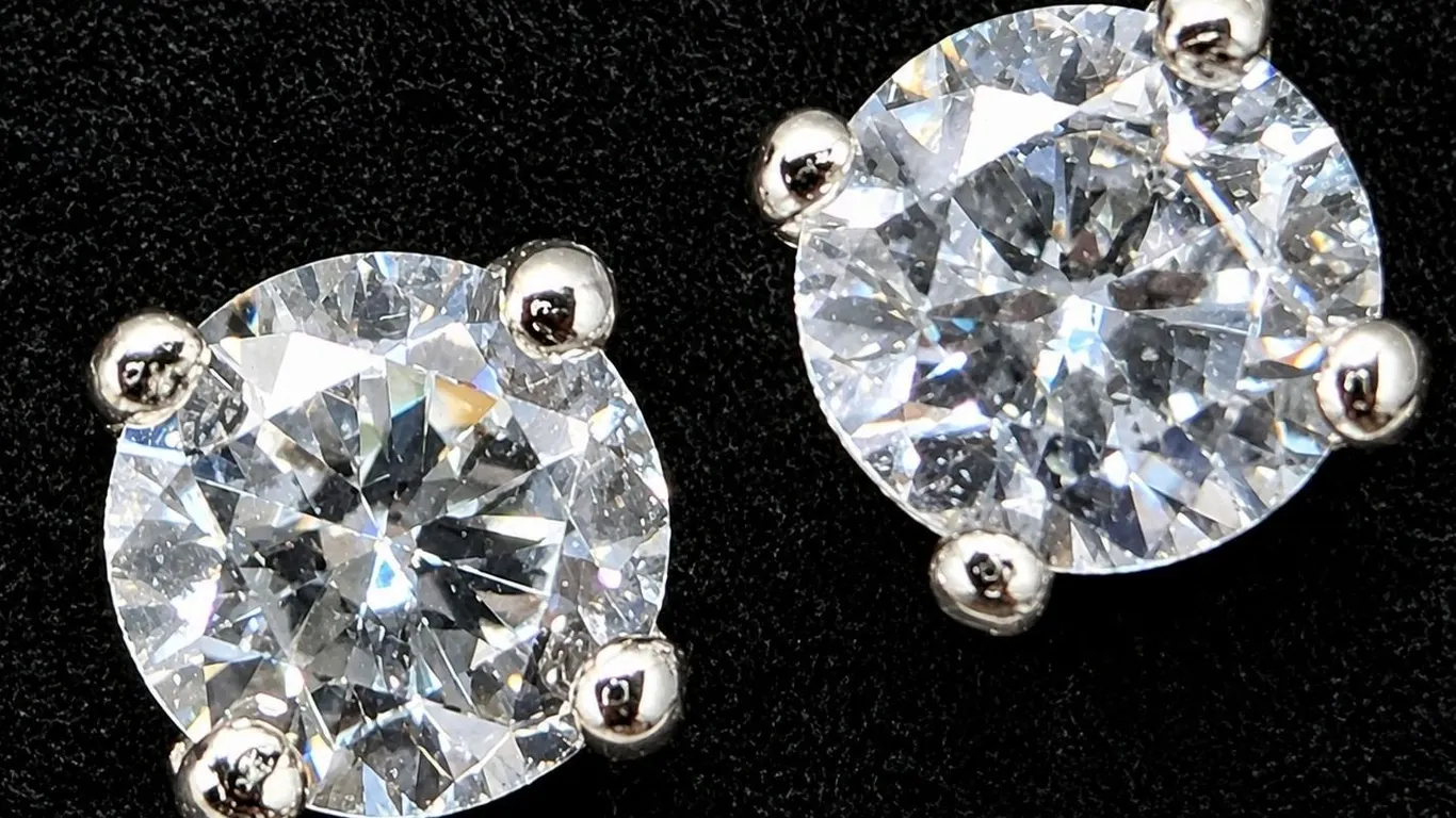 SILVER CZ EARRING