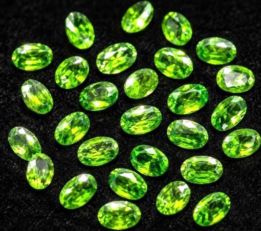 CHROME DIOPSIDE (APP 5CT) GEMSTONE SUGGESTED RETAIL VALUE $200