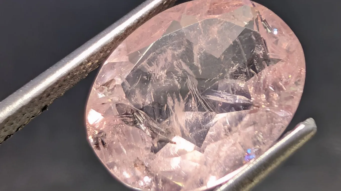GENUINE MORGANITE (3CT)GEMSTONE, SUGGESTED RETAIL VALUE $240