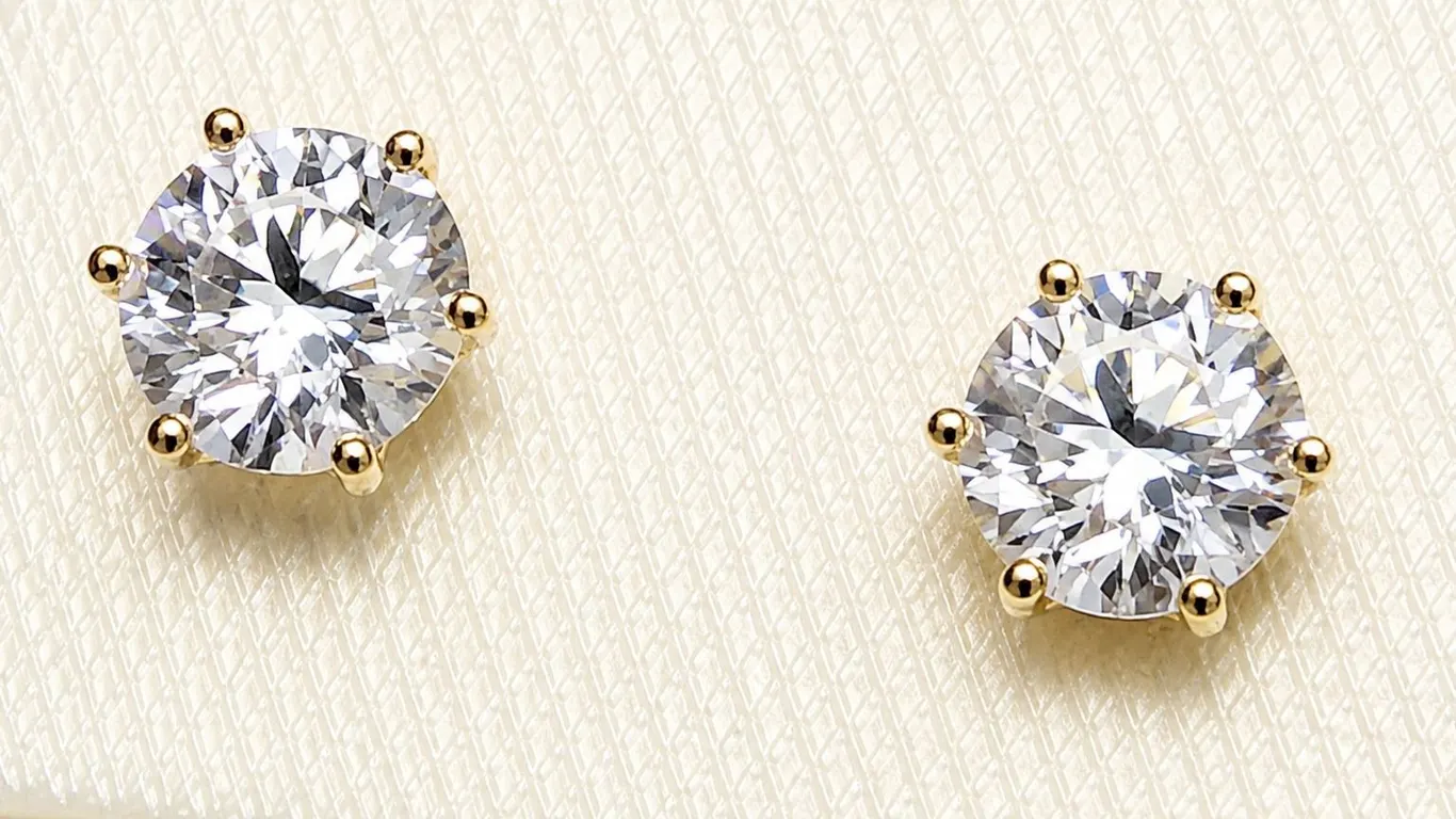14K LAB DIAMOND (0.54CT) EARRING, SUGGESTED RETAIL VALUE $1200