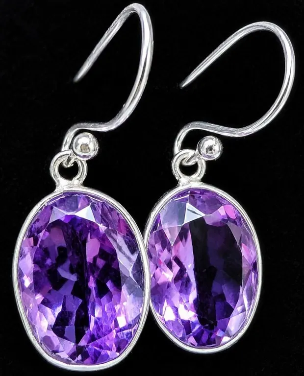 SILVER(3.3G), AMETHYST (12CT) EARRING, SUGGESTED RETAIL VALUE $240