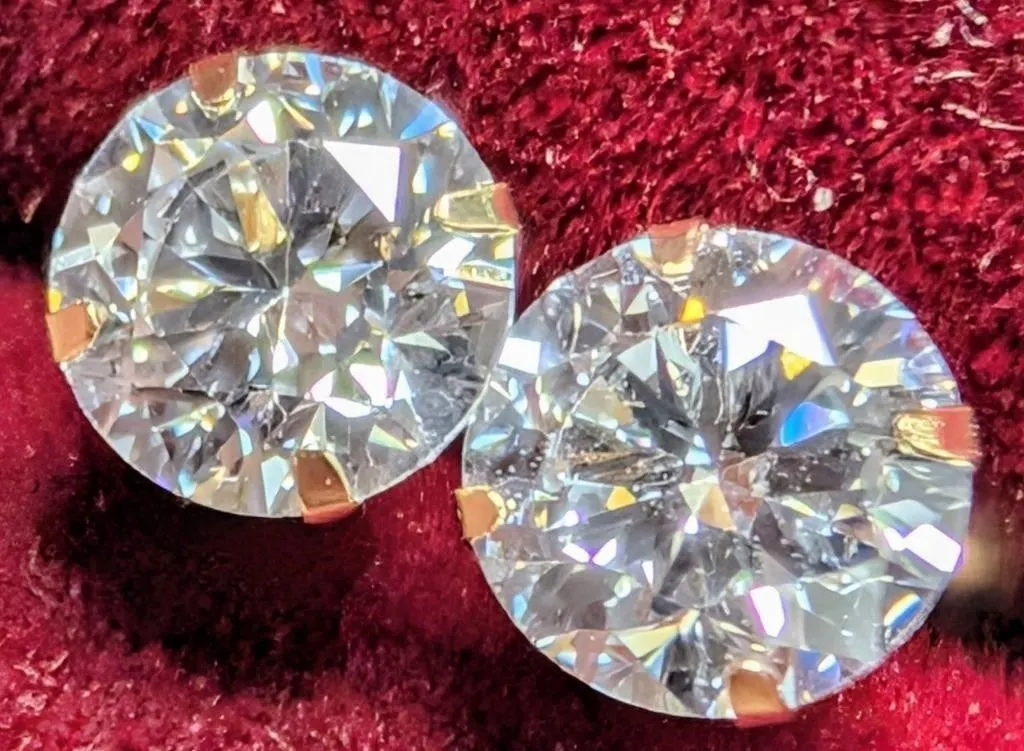 14K(0.31G), LAB DIAMOND (0.98CT)EARRING, SUGGESTED RETAIL VALUE $1200