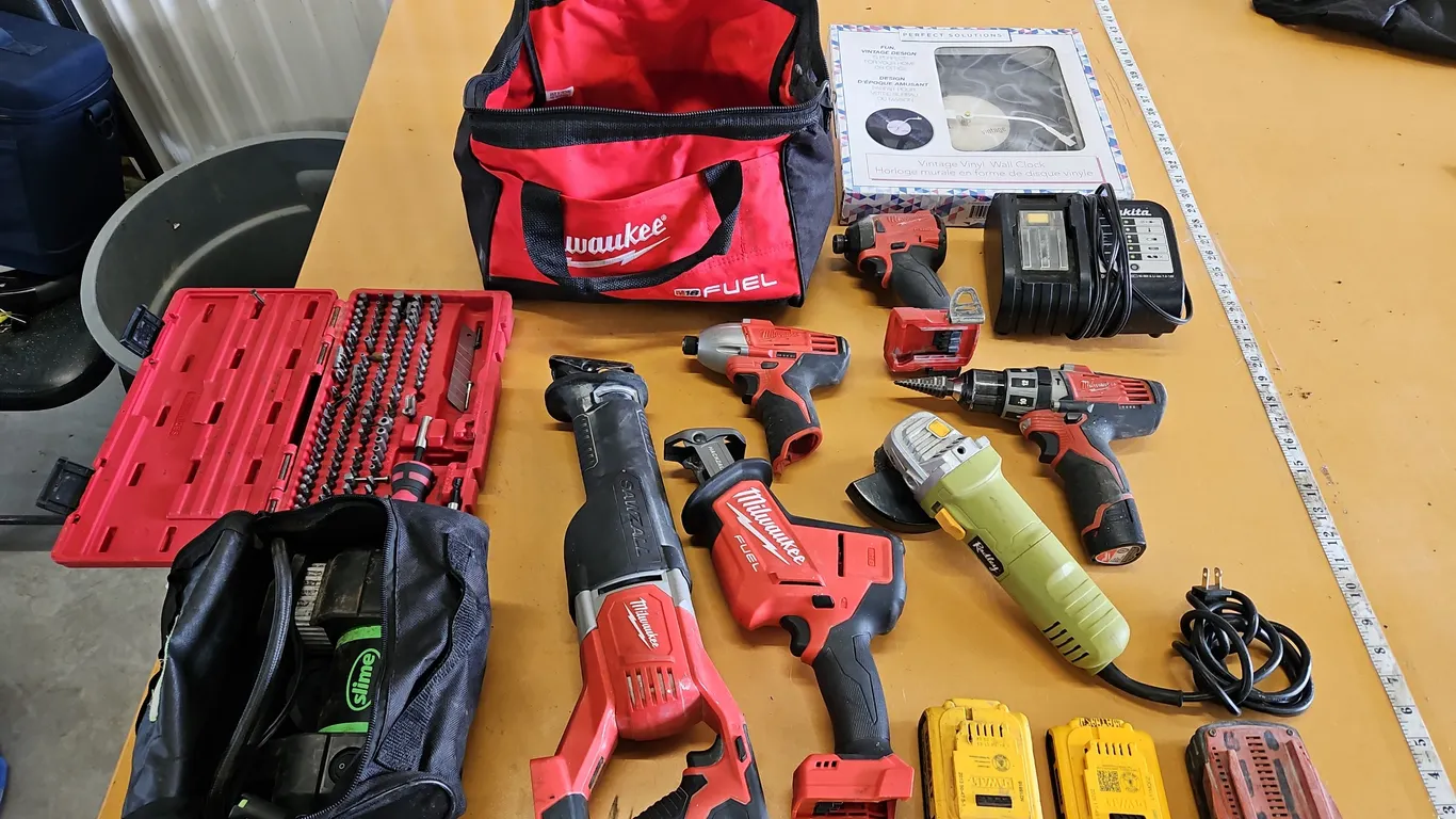 Milwaukee and miscellaneous tools & wall clock x 2 tool bags