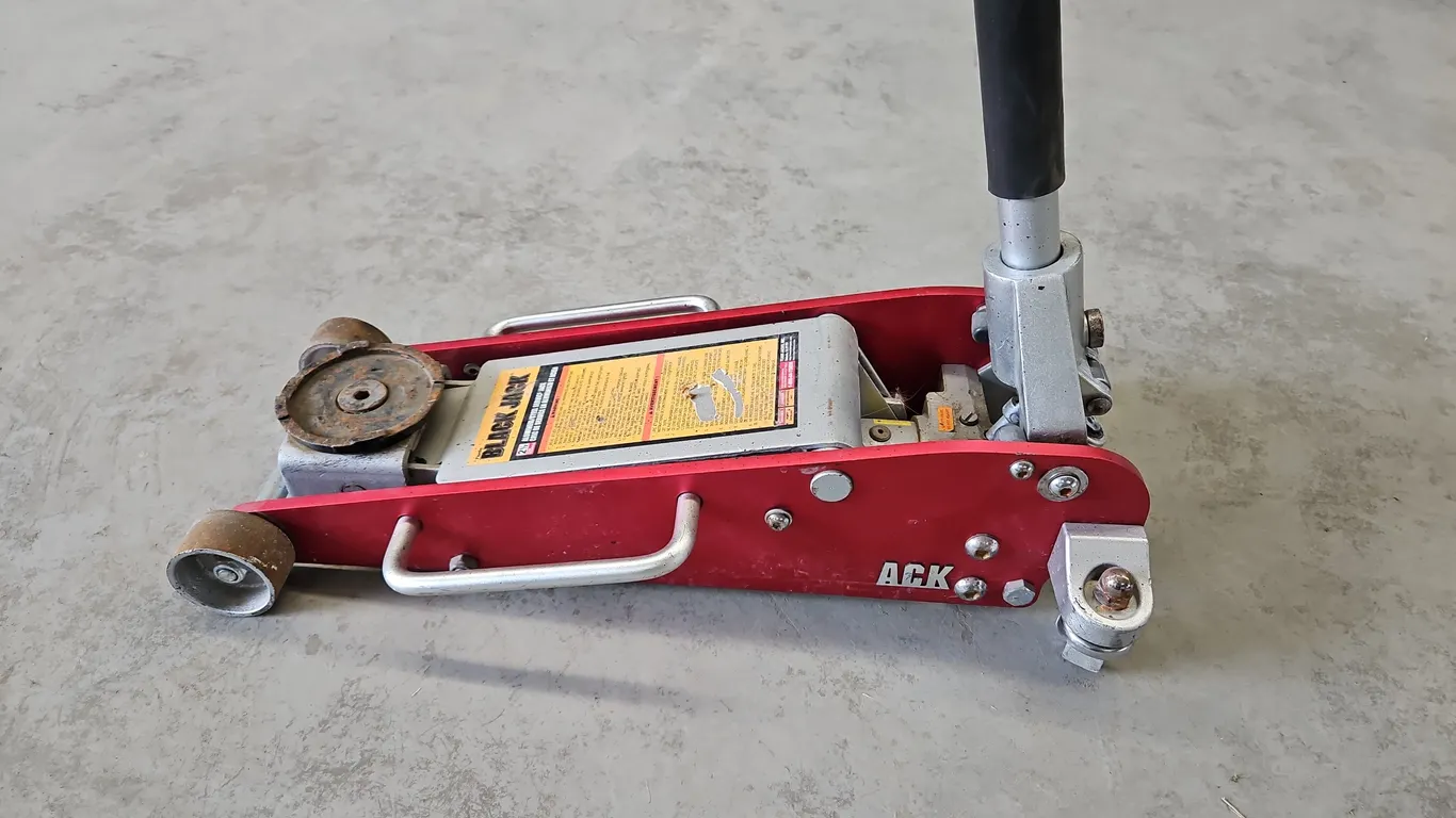 Black Jack Floor Jack 2.5 Ton