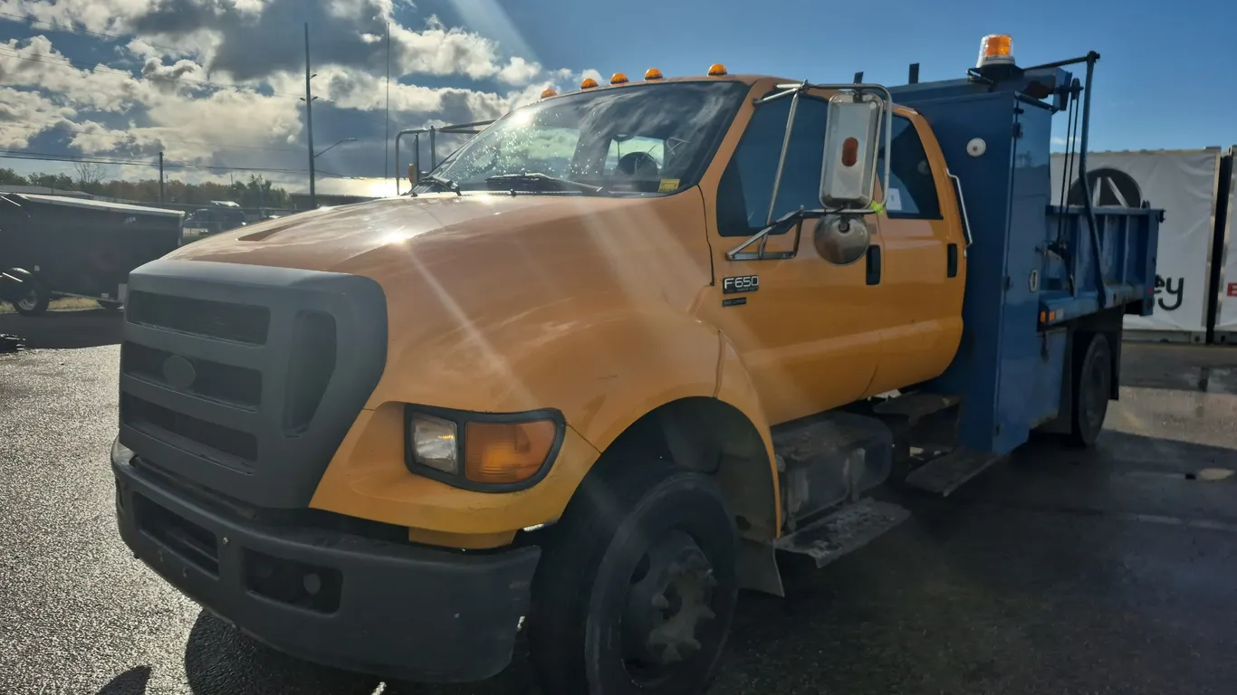 2010 Ford F650 RWD