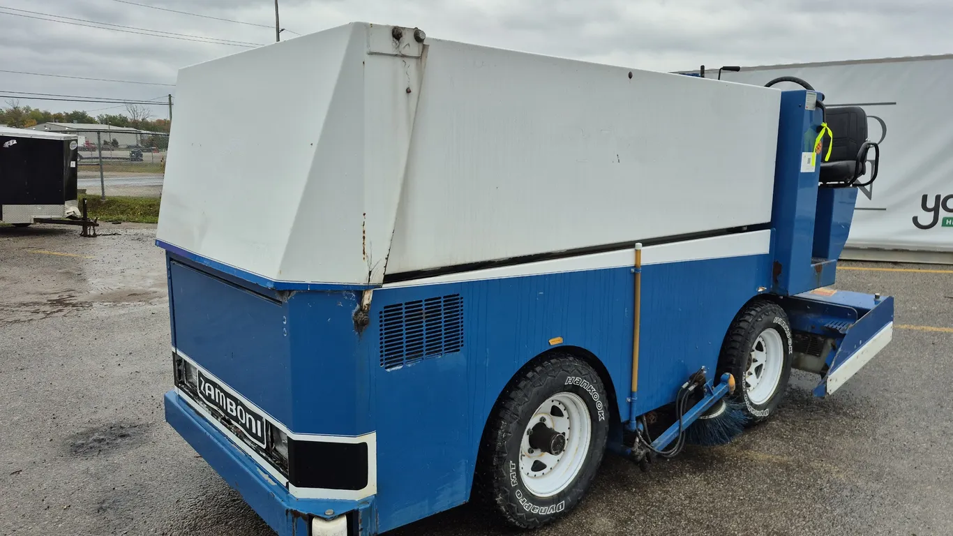 2005 Zamboni 440 Ice Resurfacer