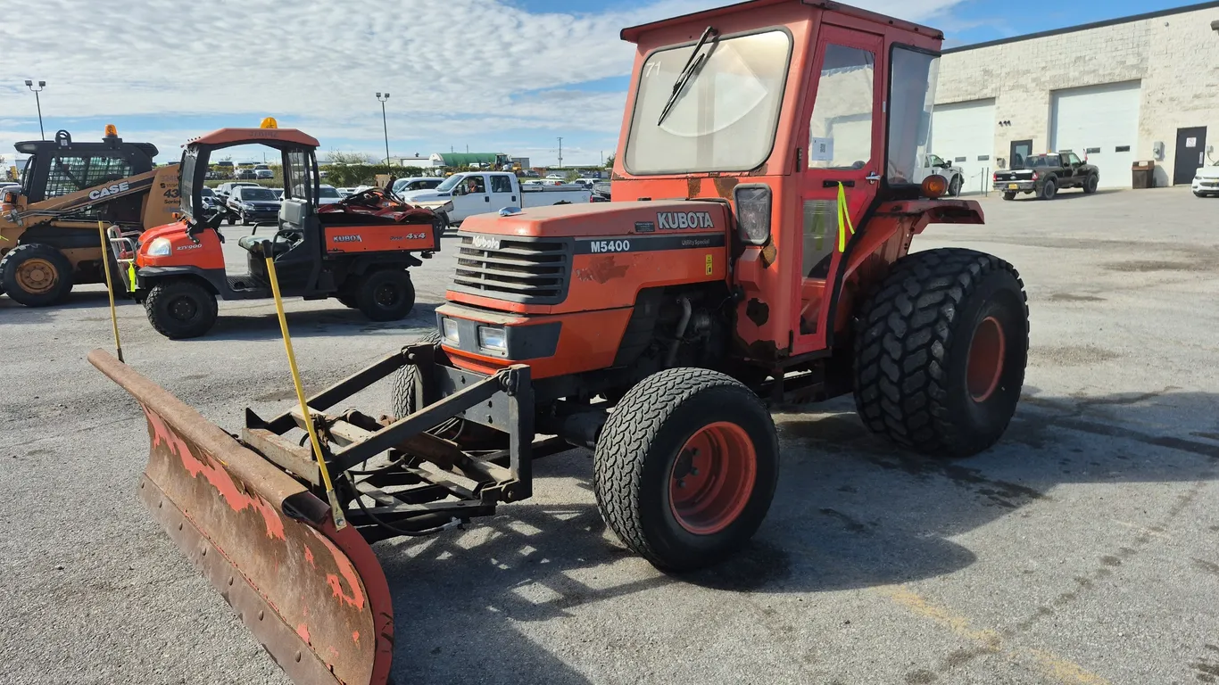 1999 Kubota M5400 Tractor