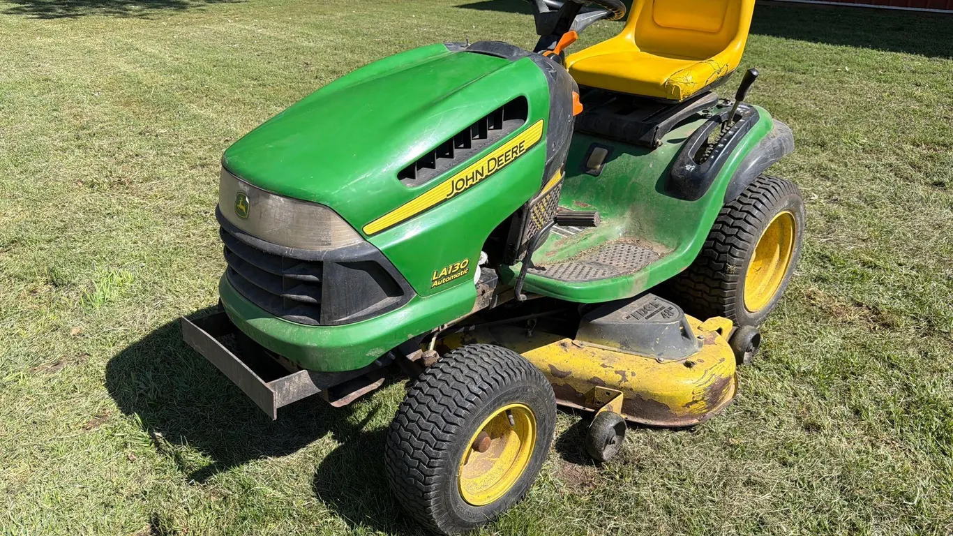 John Deere LA130 Riding Lawnmower