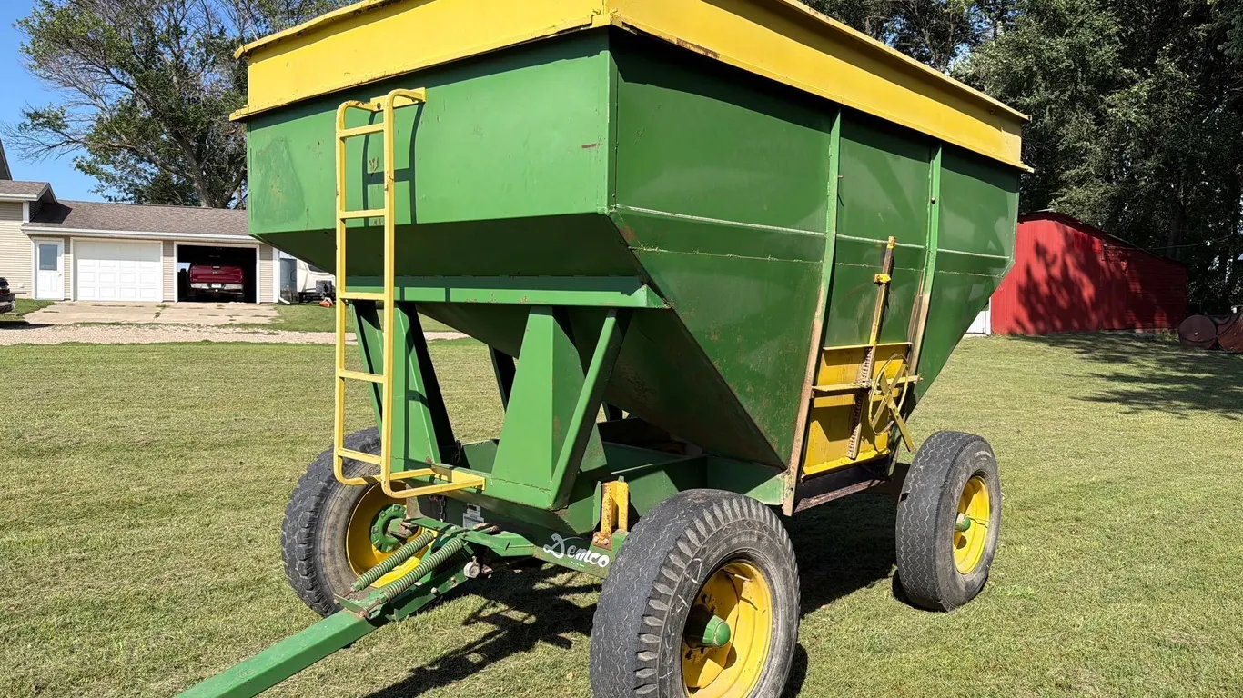 Demco 365 Gravity Wagon