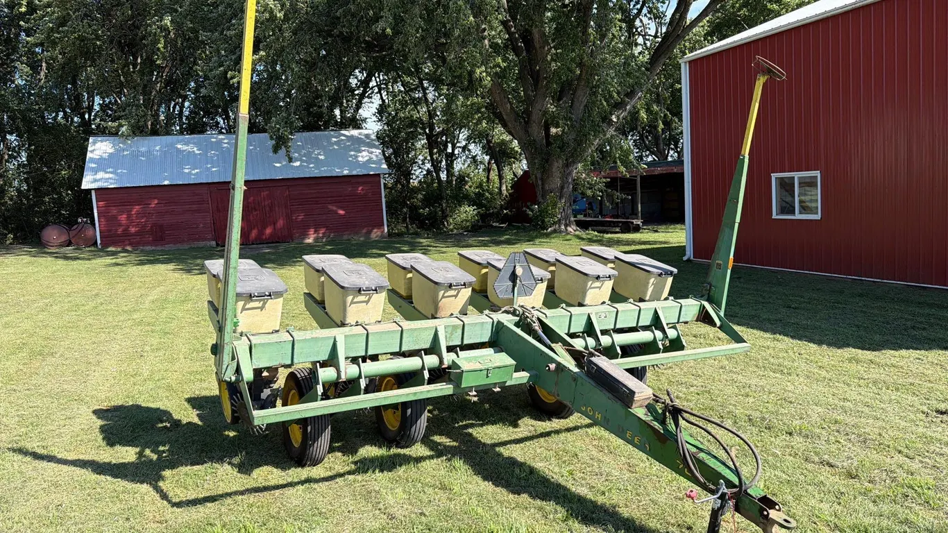 John Deere 7000 6row30 Planter